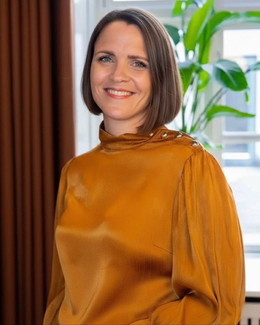 Osteopath Mie from EaseYourBaby specializing in children, recommending Nordisk Family